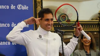 En alerta Alejandro Tabilo: Lesión de un jugador top lo tiene en duda para París 2024 y podría beneficiar al chileno