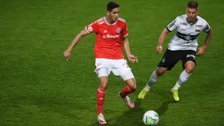 Inter de Porto Alegre derribó a Coritiba en el comienzo del Brasileirao