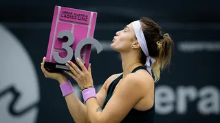 Aryna Sabalenka derribó a Elise Mertens y se adjudicó el título en Linz