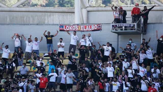 ¡Vergonzoso! Enfrentamientos entre barristas de Colo Colo y la UC empañaron la Supercopa