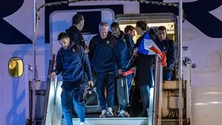 La selección francesa arribó a París tras perder la final del Mundial de Qatar 2022