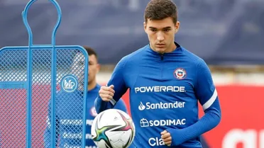 Se “arrancó” de La Roja y ahora deja el fútbol: Robbie Robinson cuelga los botines a los 26