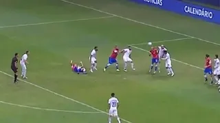 ¿Y eso no fue penal? La mano del paraguayo Carlos González que no fue sancionada por el VAR