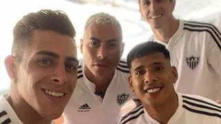 Vargas y sus compañeros de A. Mineiro fueron a visitar avanzadas obras de su nuevo estadio