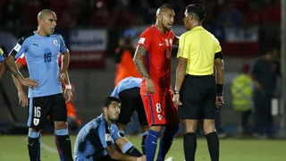 Arbitro brasileño impartirá justicia en el crucial duelo entre Chile y Uruguay