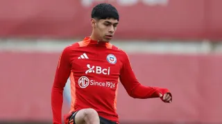 El Liverpool de Inglaterra busca fichar a Darío Osorio con una oferta menor al valor del chileno