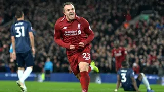 Xherdan Shaqiri anotó un doblete en triunfo de Liverpool sobre Manchester United