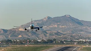 Equipo de fútbol inglés fue desalojado de un avión porque sus integrantes iban ebrios