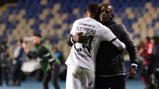 Paolo Guerrero calmó a Alexander Domínguez en altercado con jugadores de Ñublense
