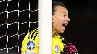 La tremenda actuación de Endler fue insuficiente para evitar eliminación de Lyon en la Champions