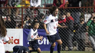 Carles Puyol jugó con niños y niñas de Estación Central