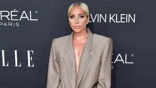 La notable broma de Peter Crouch por traje gigante de Lady Gaga