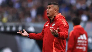 Crisis en Colo Colo: Mosa reactiva plan para sacar a Jorge Almirón del Monumental