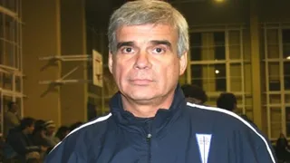 Histórico entrenador Miguel Ureta no seguirá como técnico de la UC de baloncesto