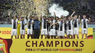 Entrenador fue el primero en levantar la Copa del Mundo en celebración de Alemania en el sub 17