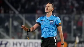 Roldán saca a Chile del partido: Un expulsado