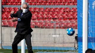 Esteban Paredes bromeó con el Presidente Piñera: No es muy bueno para definir