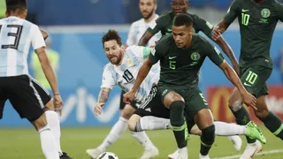 Técnico ayudante de Nigeria es grabado recibiendo un soborno