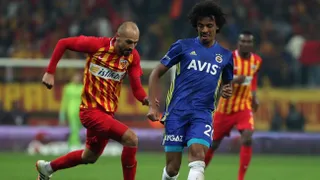 Fenerbahce de Mauricio Isla cayó con el colista y perdió la opción de liderar en Turquía