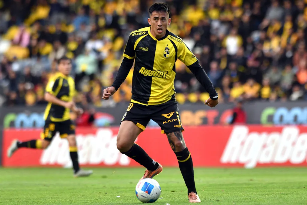 Matías Palavecino aterrizará en el Claro Arena para jugar por la UC/ © Alejandro Pizarro-Photosport