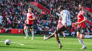 Francisco Sierralta vio desde la banca la derrota de Watford ante Southampton