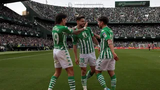 Real Betis tuvo a Claudio Bravo en el arco en goleada sobre Osasuna en la liga española
