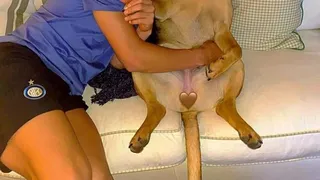 La tierna y “censurada” imagen de Alexis Sánchez con una de sus mascotas