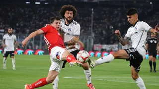 Colo Colo tiene a dos de sus figuras al borde de la suspensión que lo dejaría con varias bajas en los partidos de recuperación