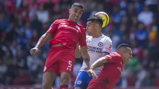 Felipe Mora se aprovechó de la defensa de Toluca y logró el empate para Cruz Azul