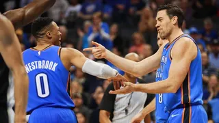Russell Westbrook brilló en triunfo de Oklahoma City Thunder sobre San Antonio Spurs