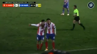 Relator “perdió los papeles” y descargó su enojo ante sus rivales en duelo de la Tercera División