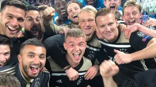 La eufórica celebración de los jugadores de Ajax tras avanzar a semis de la Champions