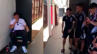 Colo Colo recibió la visita del “Loco René” en su regreso a las prácticas