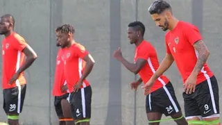 Superliga turca aplazó un partido por 17 contagios de COVID-19 en un equipo