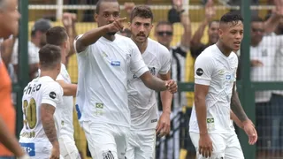 No paran con Yeferson Soteldo: Sus compañeros en Santos le jugaron otra broma por su estatura