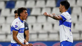 La UC abrió la cuenta ante Antofagasta con un cabezazo de Diego Valencia