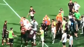 Amistoso entre equipo de Diego Valencia y Adana Demirspor tuvo pelea en la cancha