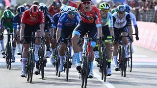 Jonathan Milan ganó la segunda etapa y Remco Evenepoel sigue líder en el Giro de Italia