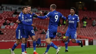 Leicester City derrotó a Arsenal con una “palomita” de Jamie Vardy