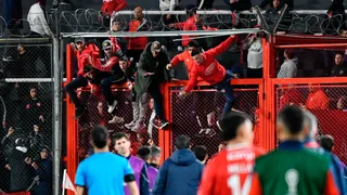 Terror en Avellaneda: agreden a miembro de la U de Chile en la tragedia de Independiente