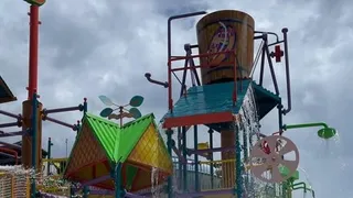 Mauricio Isla disfruta momentos familiares en Orlando a la espera de definir su futuro