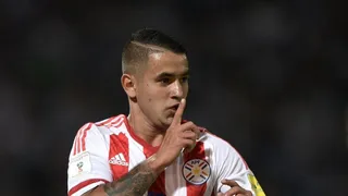 Medio paraguayo afirmó que Derlis González renunció a la selección tras caída ante Chile