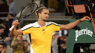 Zverev remontó a Rune en un nuevo partidazo que terminó de madrugada en Roland Garros