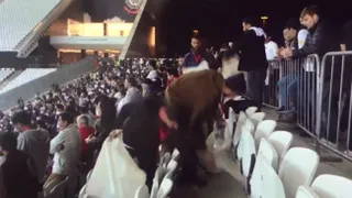 Hinchas de Colo Colo recogieron la basura en el Arena Corinthians