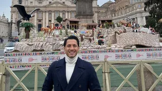 Idolo peruano Gianluca Lapadula le regaló una camiseta de la selección al Papa Francisco