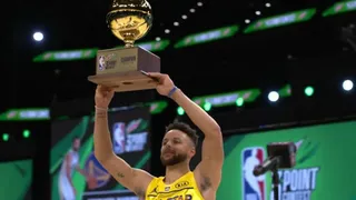 Stephen Curry arrasó con 28 puntos para ganar el concurso de triples del NBA All Star