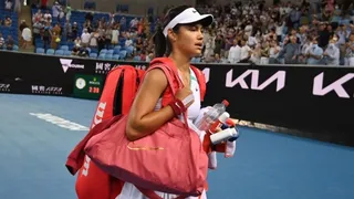 Emma Raducanu se perderá Roland Garros y Wimbledon para someterse a una triple operación