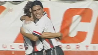 Un recorrido por la carrera del goleador histórico Esteban Paredes