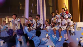 Argentina celebró su título mundial con un paseo en un bus descapotable por las calles de Qatar