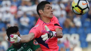 Temuco recortó distancia ante la UC con un autogol de Matías Dituro